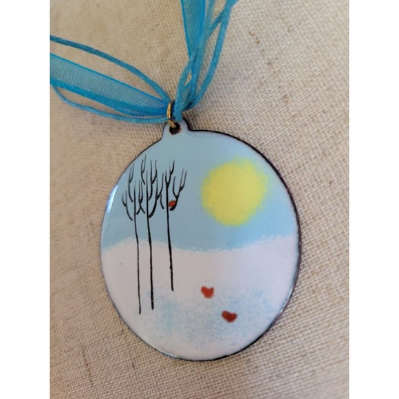 Vintage Winter Scene Birds MCM Enamel on Copper Pendant Large Disk - Picture 4 of 6